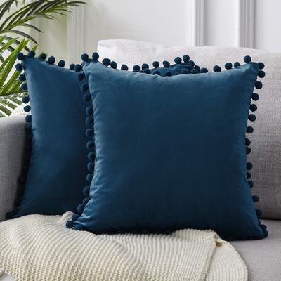 Poduszka Velvet z koronką Ball Lace - Poszewka w jednolitym kolorze