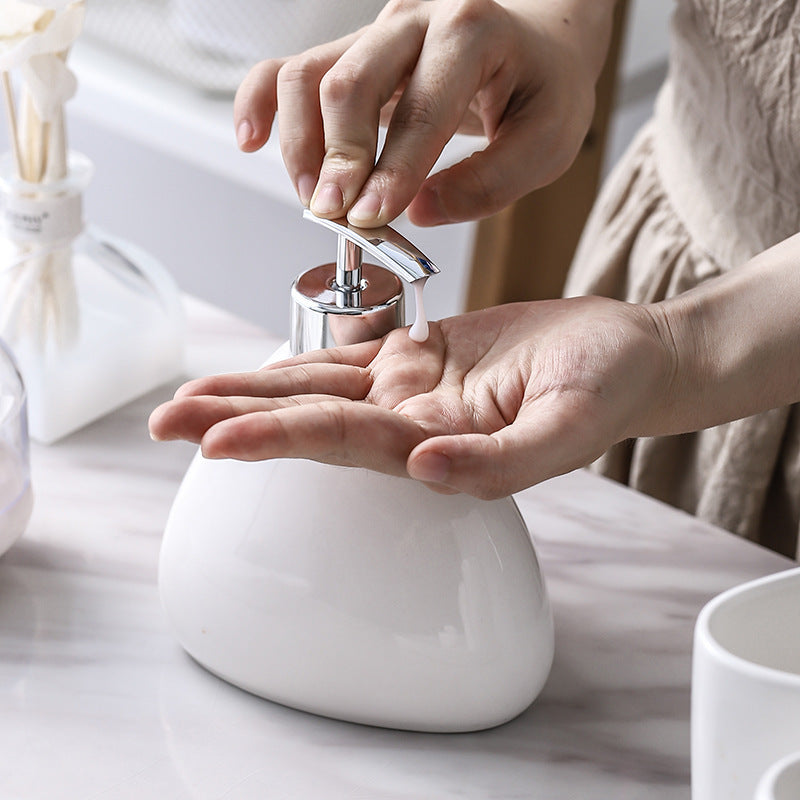 Prosty Biały Porcelanowy Zestaw Łazienkowy Pięcioelementowy