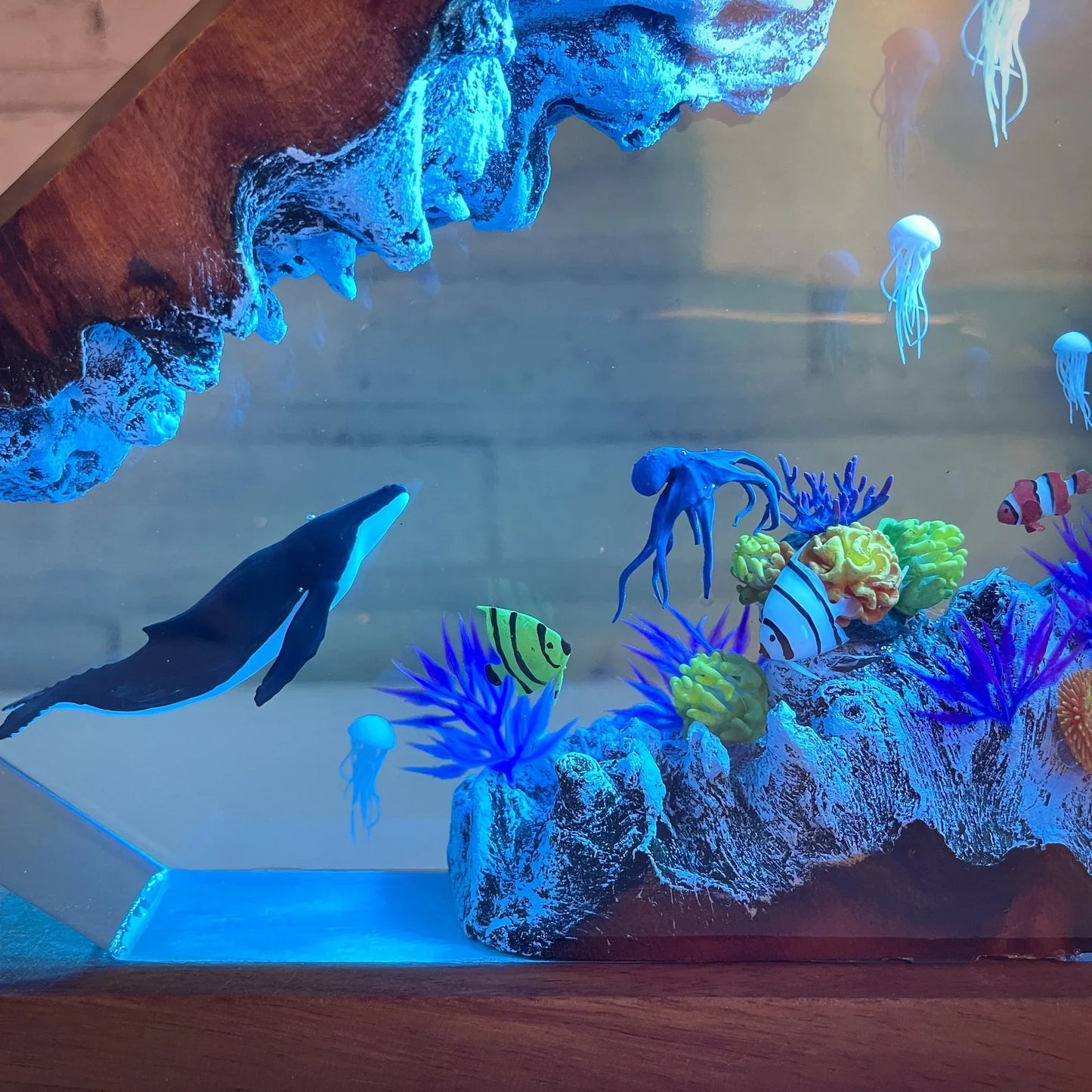 Lámpara LED con motivo de ballena y medusa, decoración.