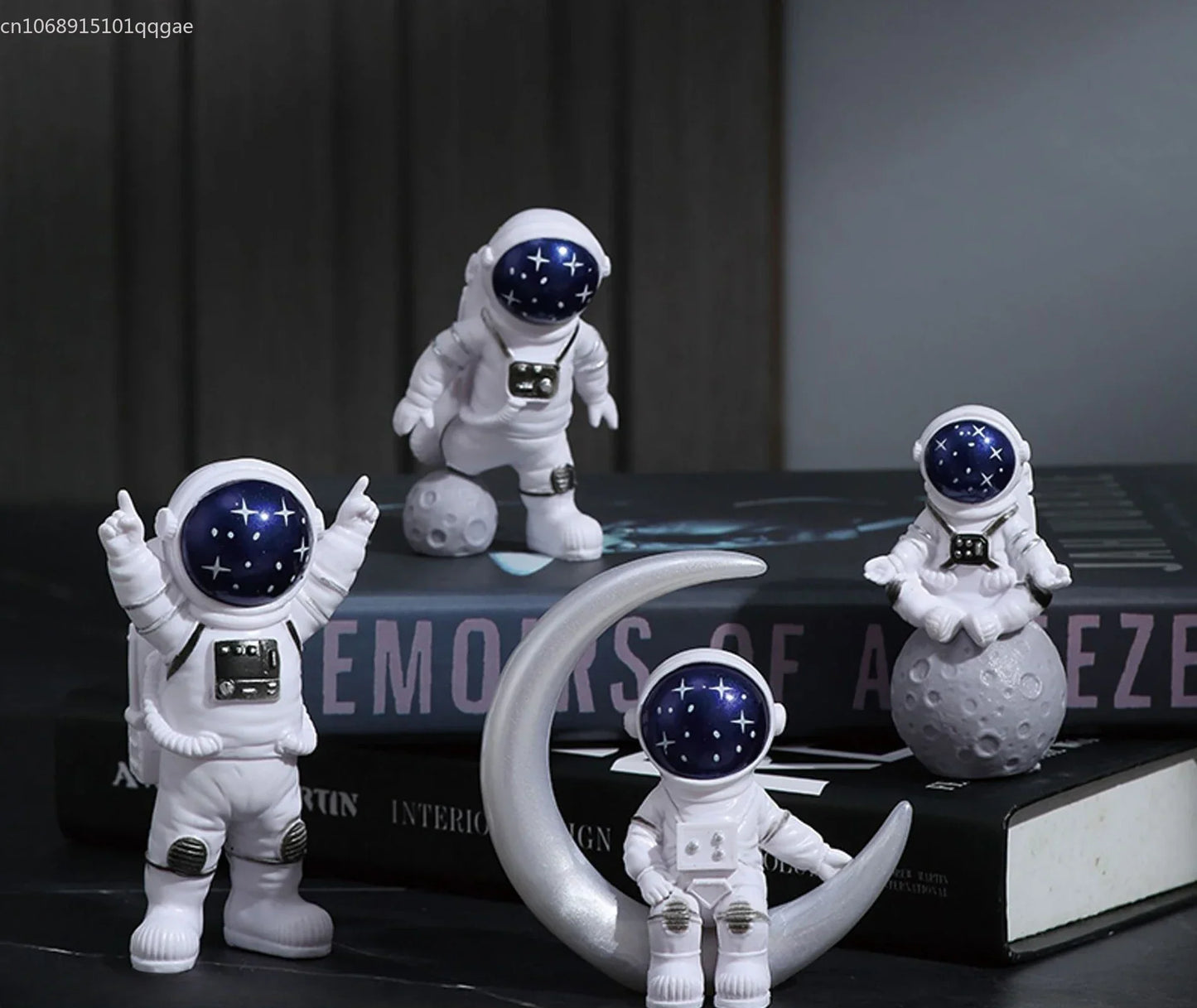 Set of 4 astronaut figures, desk decoration, educational toy