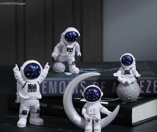 Set of 4 astronaut figures, desk decoration, educational toy