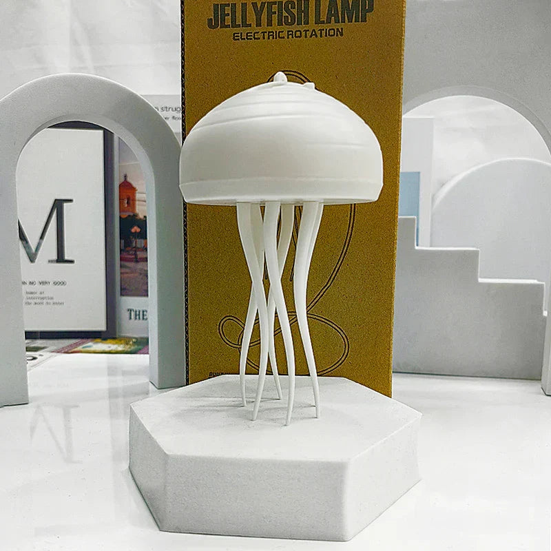 Lámpara decorativa con medusas flotantes