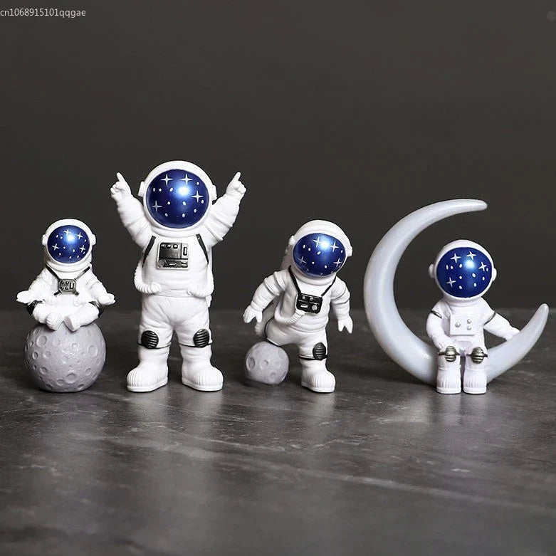 Set of 4 astronaut figures, desk decoration, educational toy