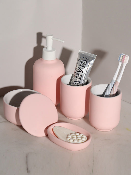 Elegancki ceramiczny zestaw toaletowy do łazienki - stylowy i funkcjonalny
