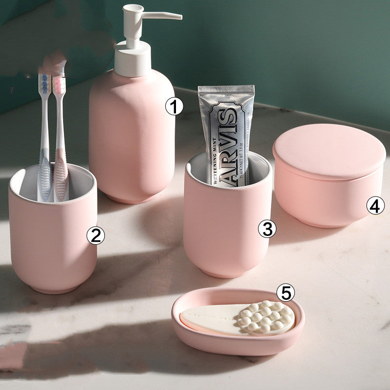 Elegancki ceramiczny zestaw toaletowy do łazienki - stylowy i funkcjonalny